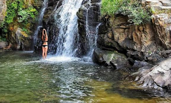 Ravana Ella Falls & Ravana Cave